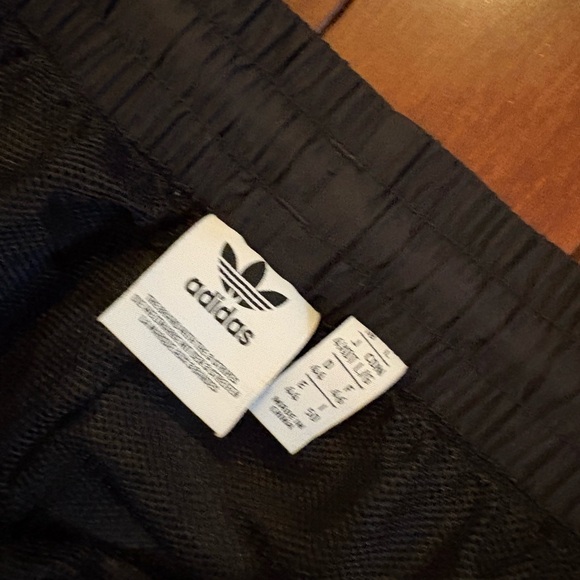 adidas Originals tech trefoil utility pant and jacket in black - Picture 6 of 9